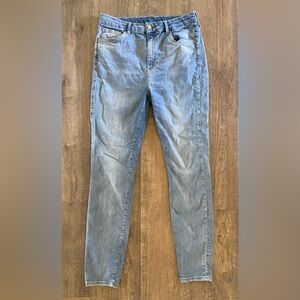 &Denim Jeans by HM women’s size 32 light wash distressed skinny jeans